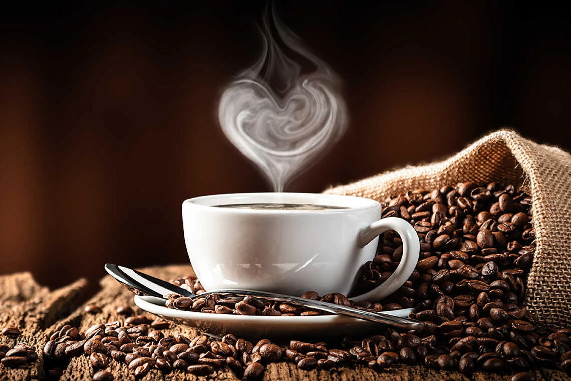 The Psychology of Aroma: Why Smelling Your Coffee Boosts Mood
