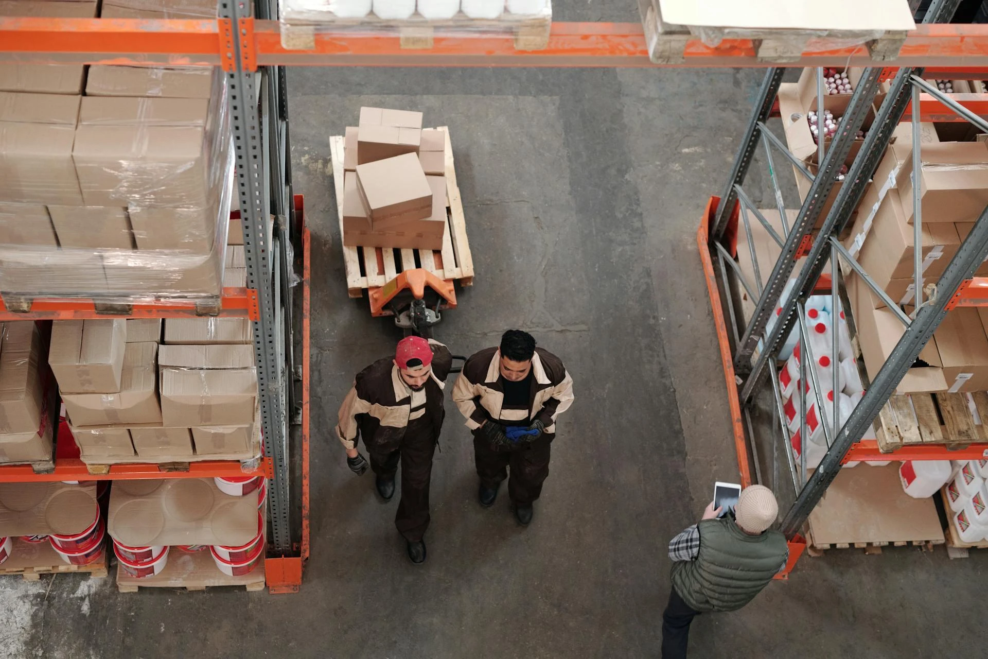 No Power, No Problem: Manual Material Handling Equipment That Works Hard