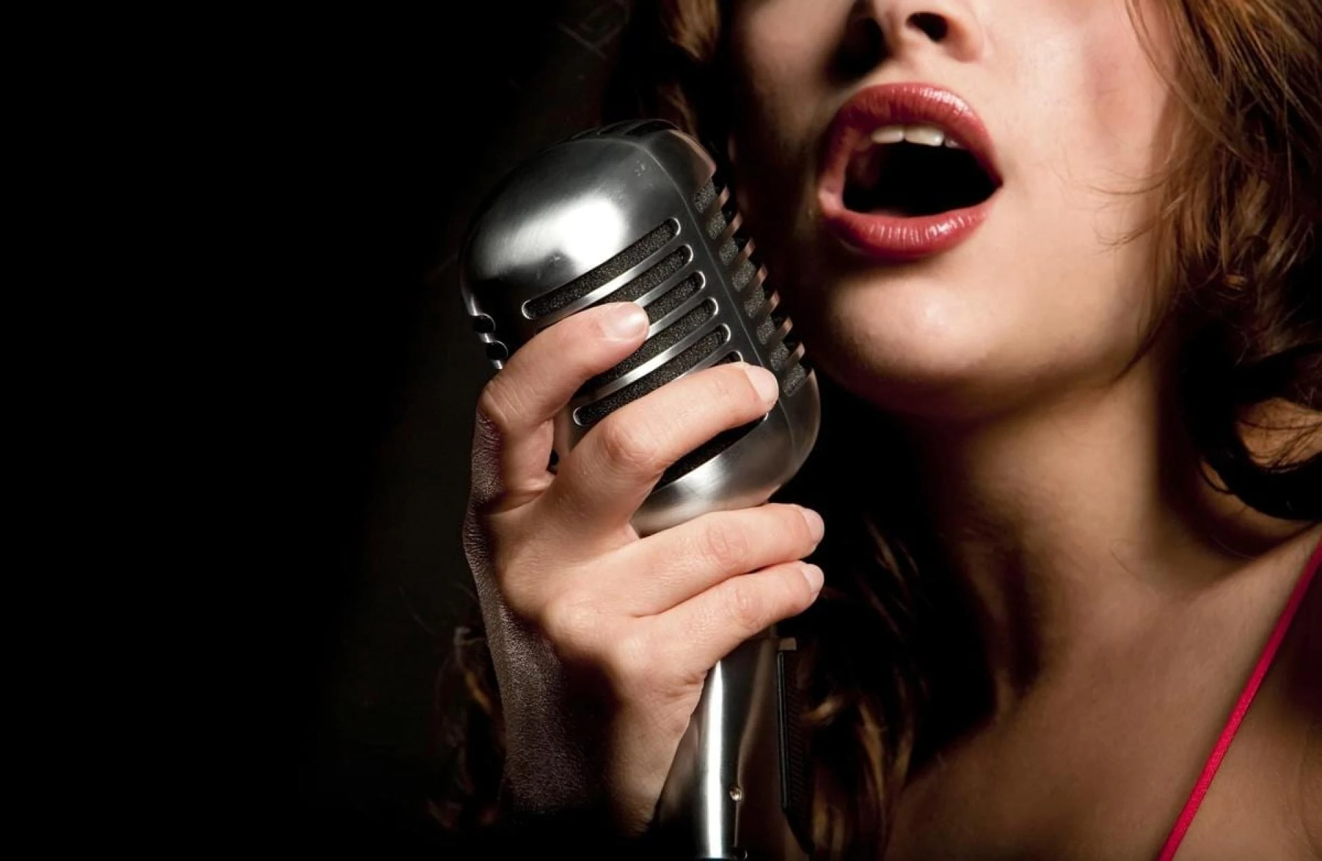 Commercial Voiceover & Voice Dubbing Services for Global Reach