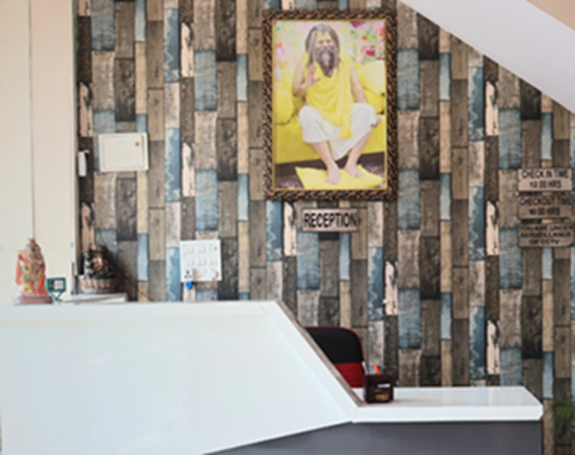 Plan budget stay in Mathura near Dampier Nagar and temples