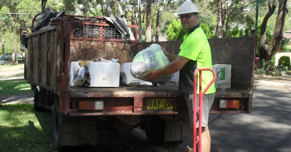 The Complete Guide to Rubbish Removal for a Cleaner Home & Environment