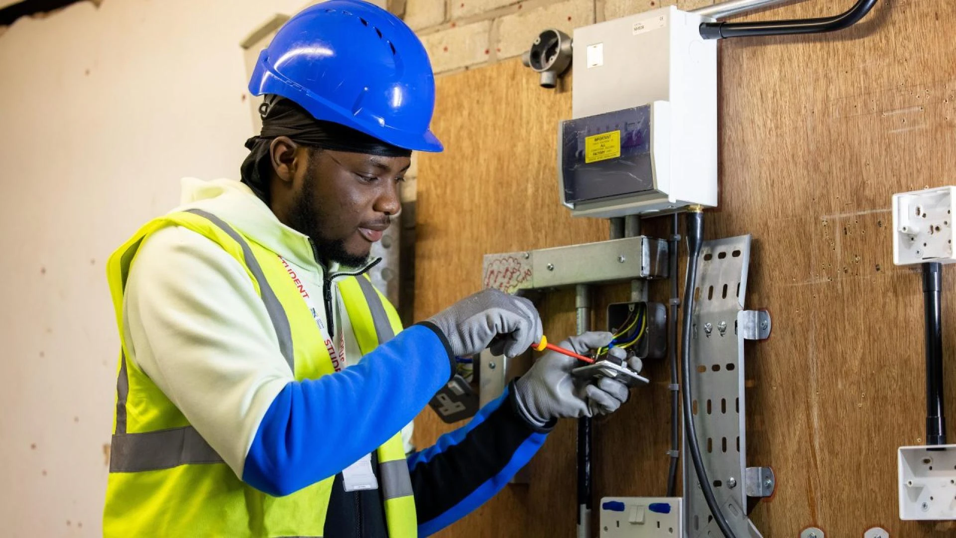 Electrician Coquitlam: Residential & Commercial Electrical Services in Coquitlam
