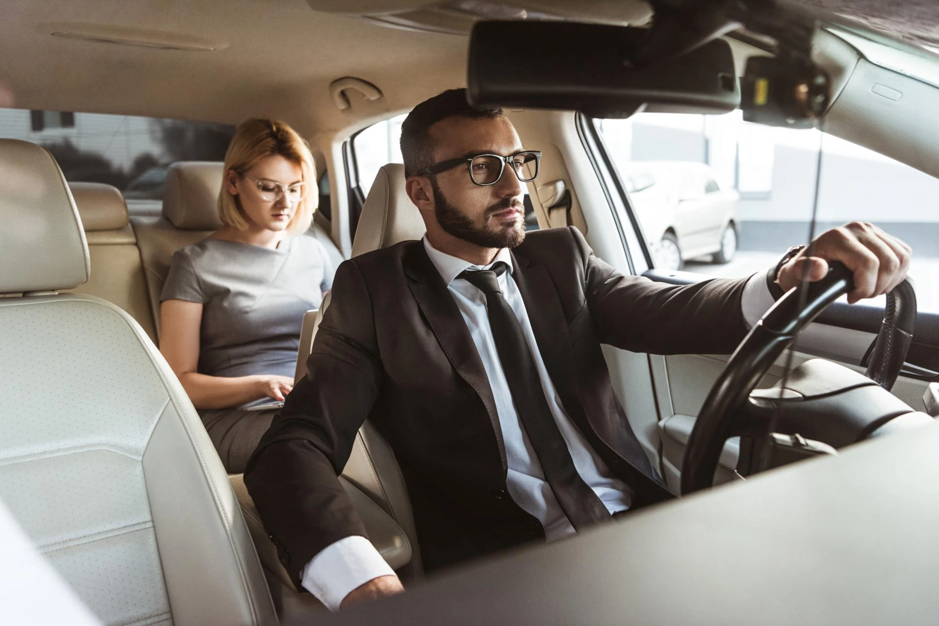 Taxi Van Rental: Family Vacation Trips Without Hassle