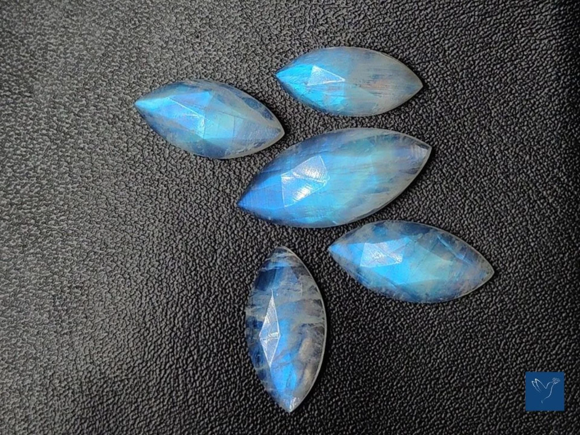 Moonstone Explained: History, Healing Energy & Daily Practices