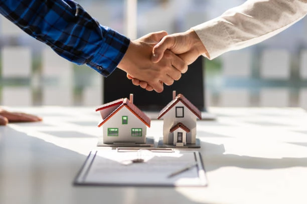 Self-Managed HOA vs Professional HOA – Benefits, Challenges & Costs