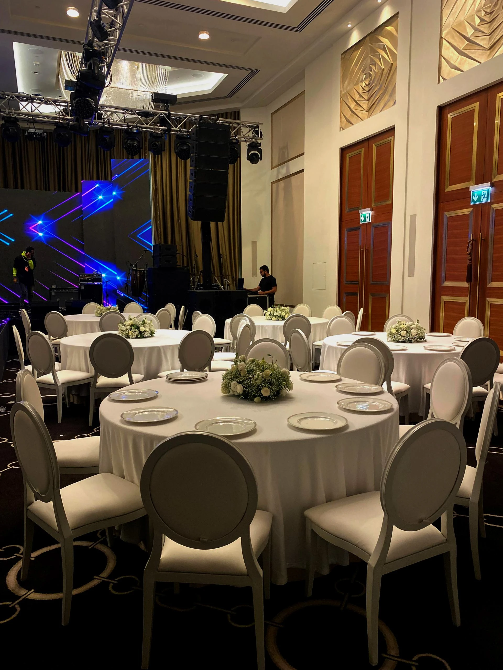 Wedding on a Budget? Rent Your Dream Wedding Furniture