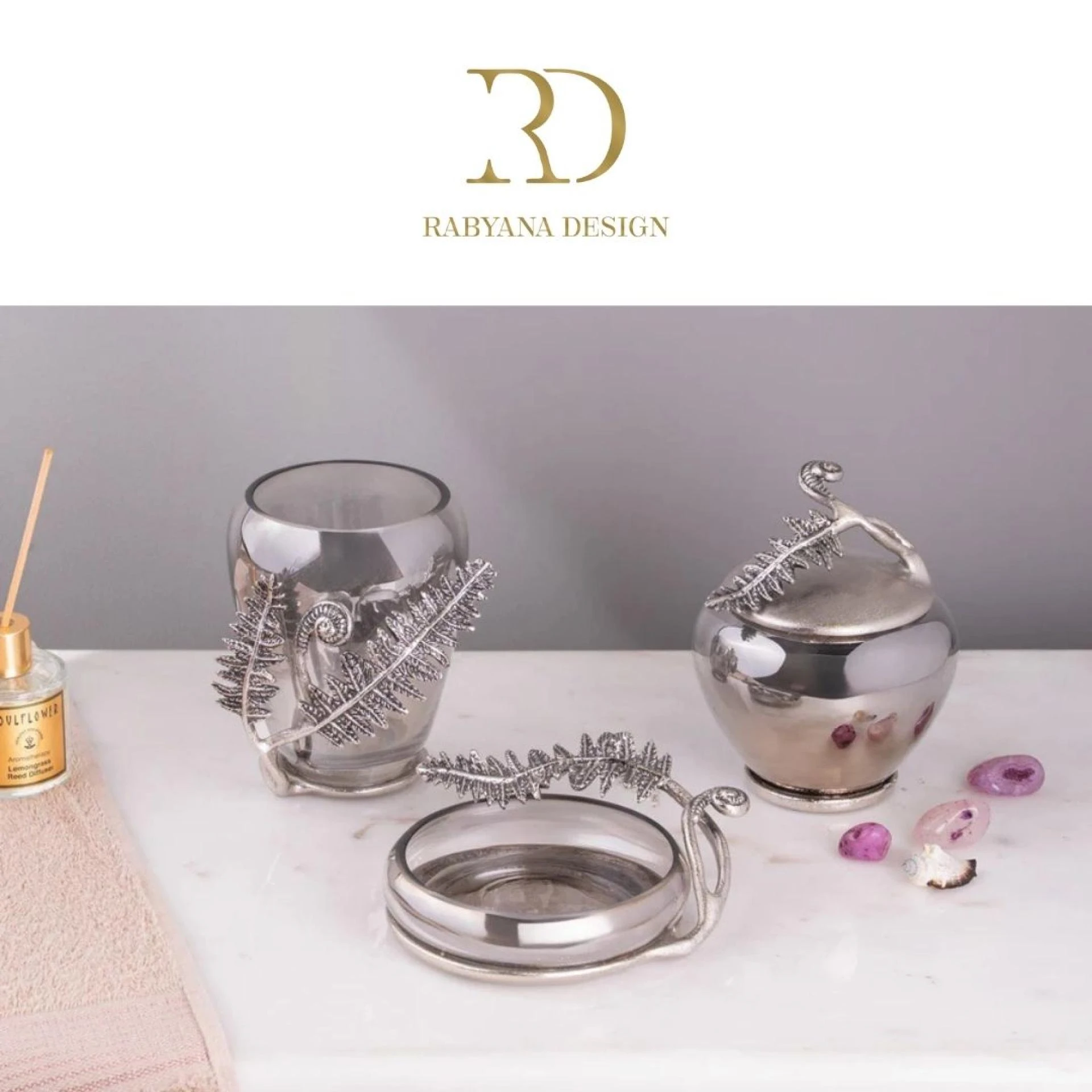 Where to buy luxury bathroom decor online in India?