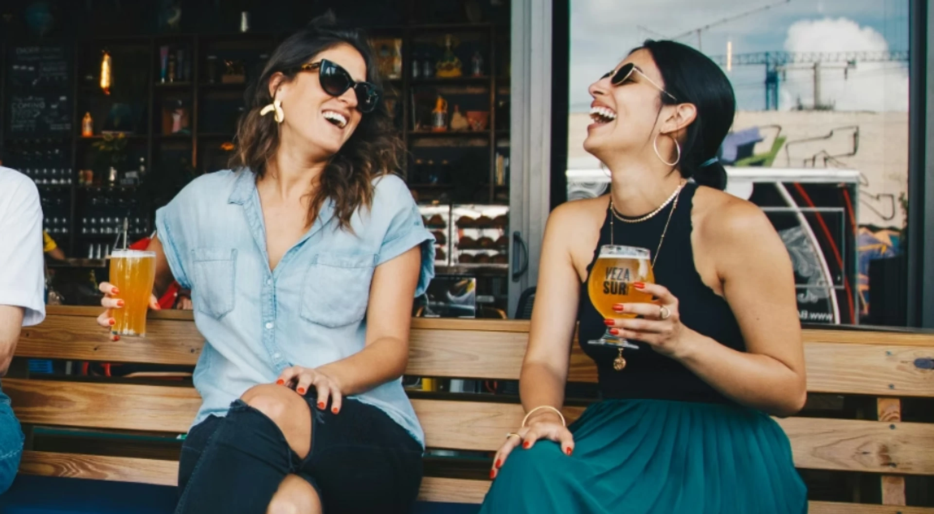 Top 10 Reasons to Hire a Professional Mocktail Bartender for Your Corporate Event