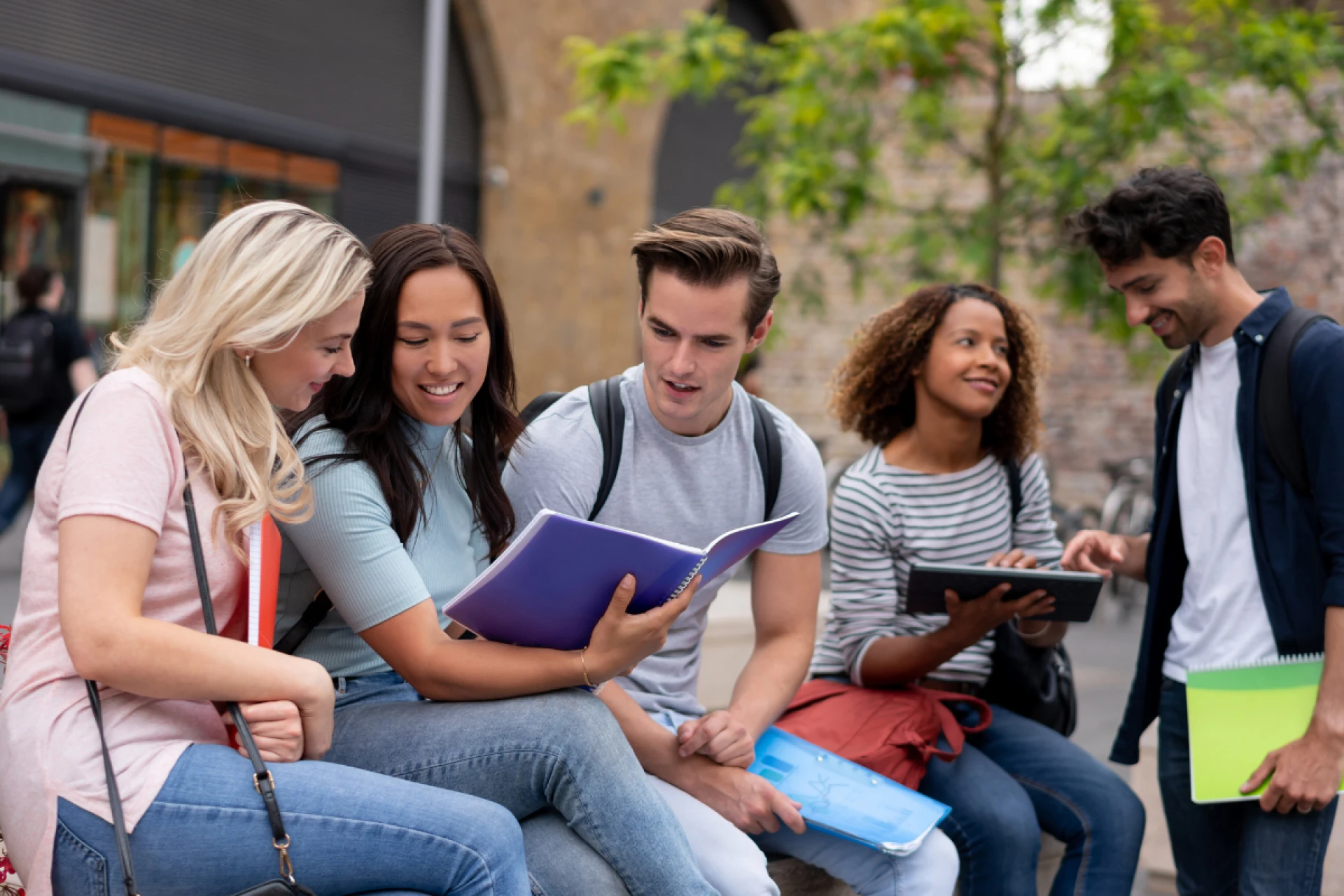 How to Choose the Right Overseas Education Consultant in Delhi