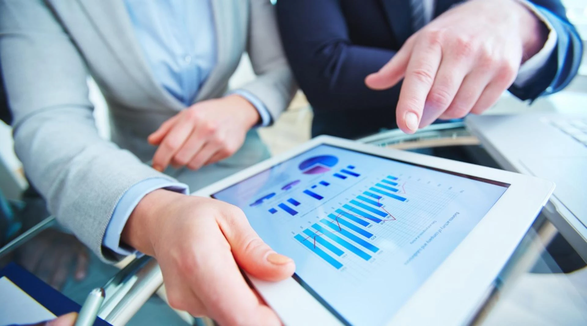 How a Salesforce Consulting Agency Helps Businesses Maximize ROI