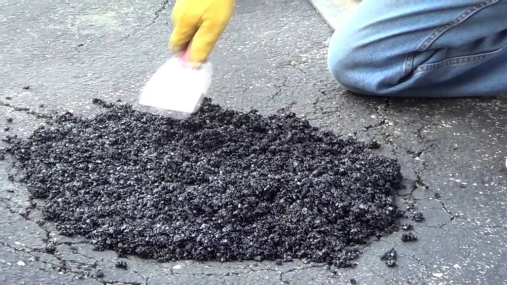 What Tools and Materials Are Used in Bitumen Repairs?