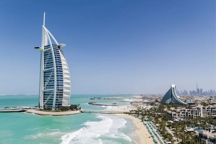 From Gold Souks to Futuristic Malls: Dubai’s Shopping Evolution