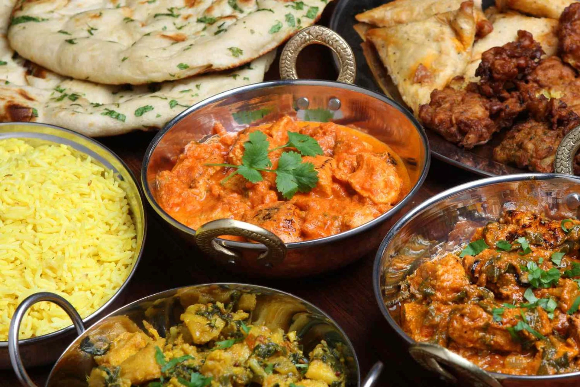 Paratha Gali in Delhi: Street Food Heaven for Foodies