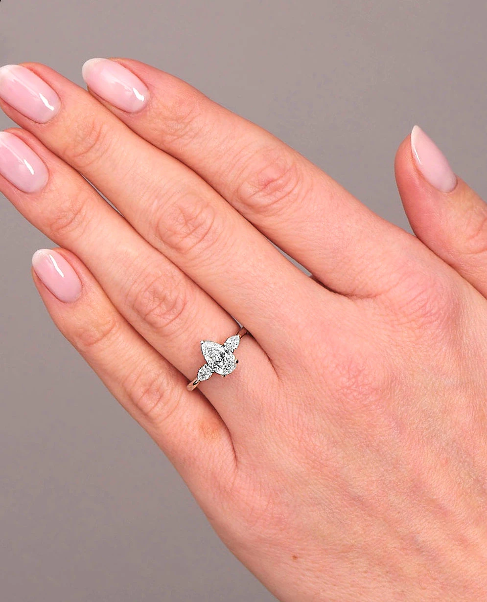 9 Pro Tips for Your Pear Shaped Engagement Ring