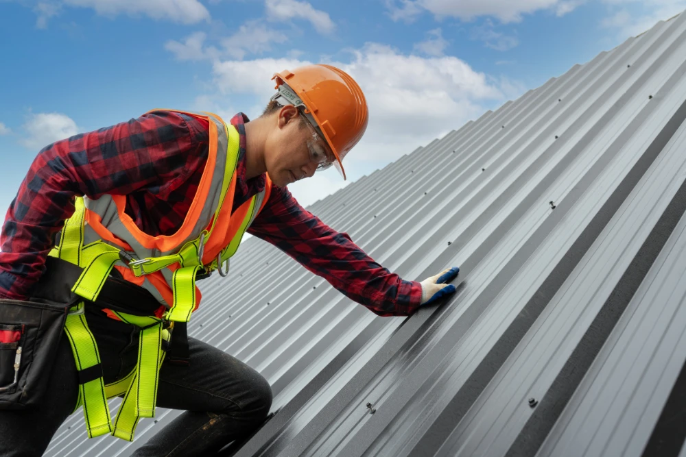 Leading signs that you need a strata roof maintenance company