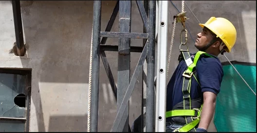 Why Choose a Personal Fall Arrest System Manufacturer for Workplace Safety