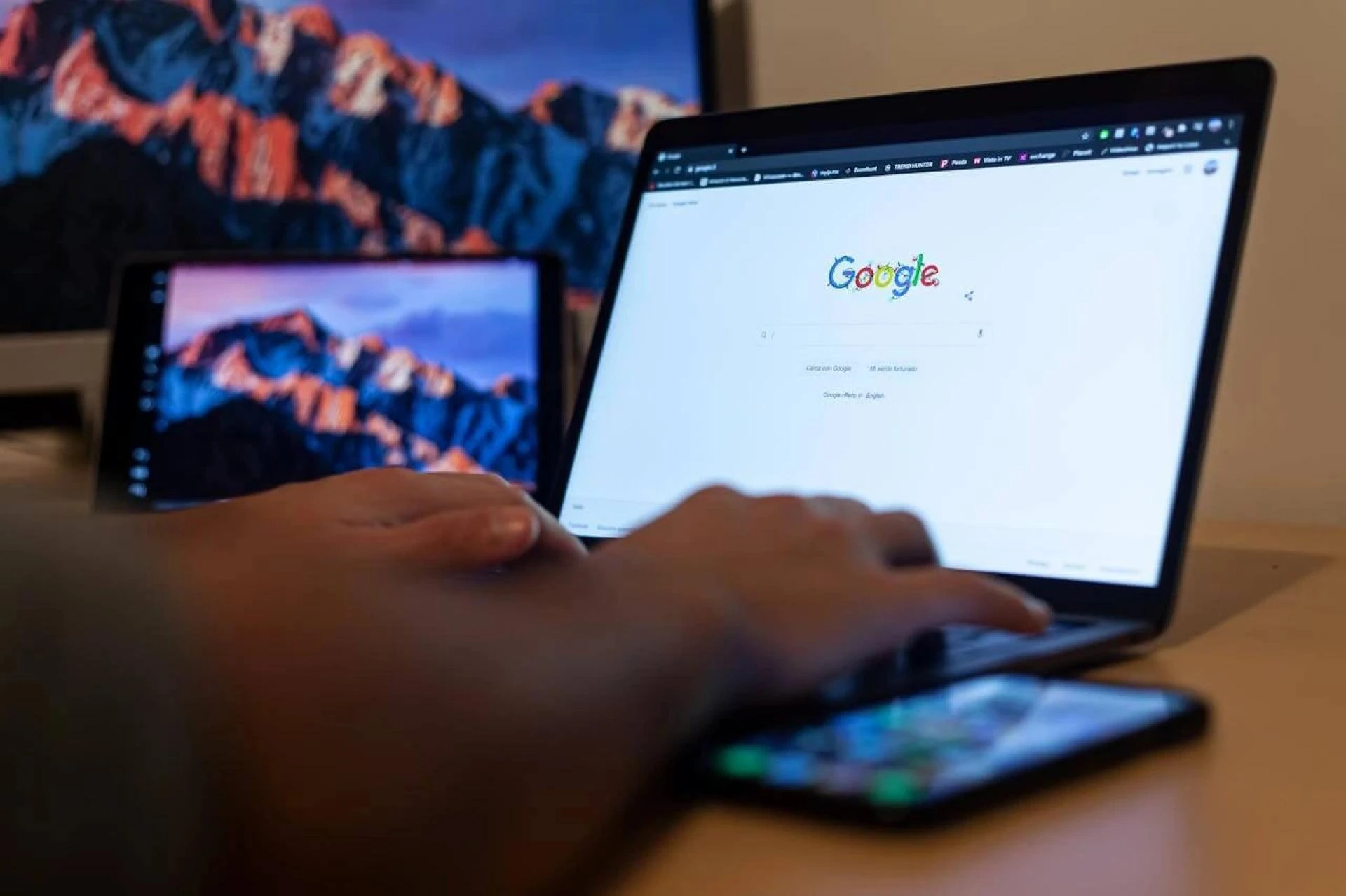 Zero-Click Search: How SaaS Marketers Can Capture Attention Without a Website Visit