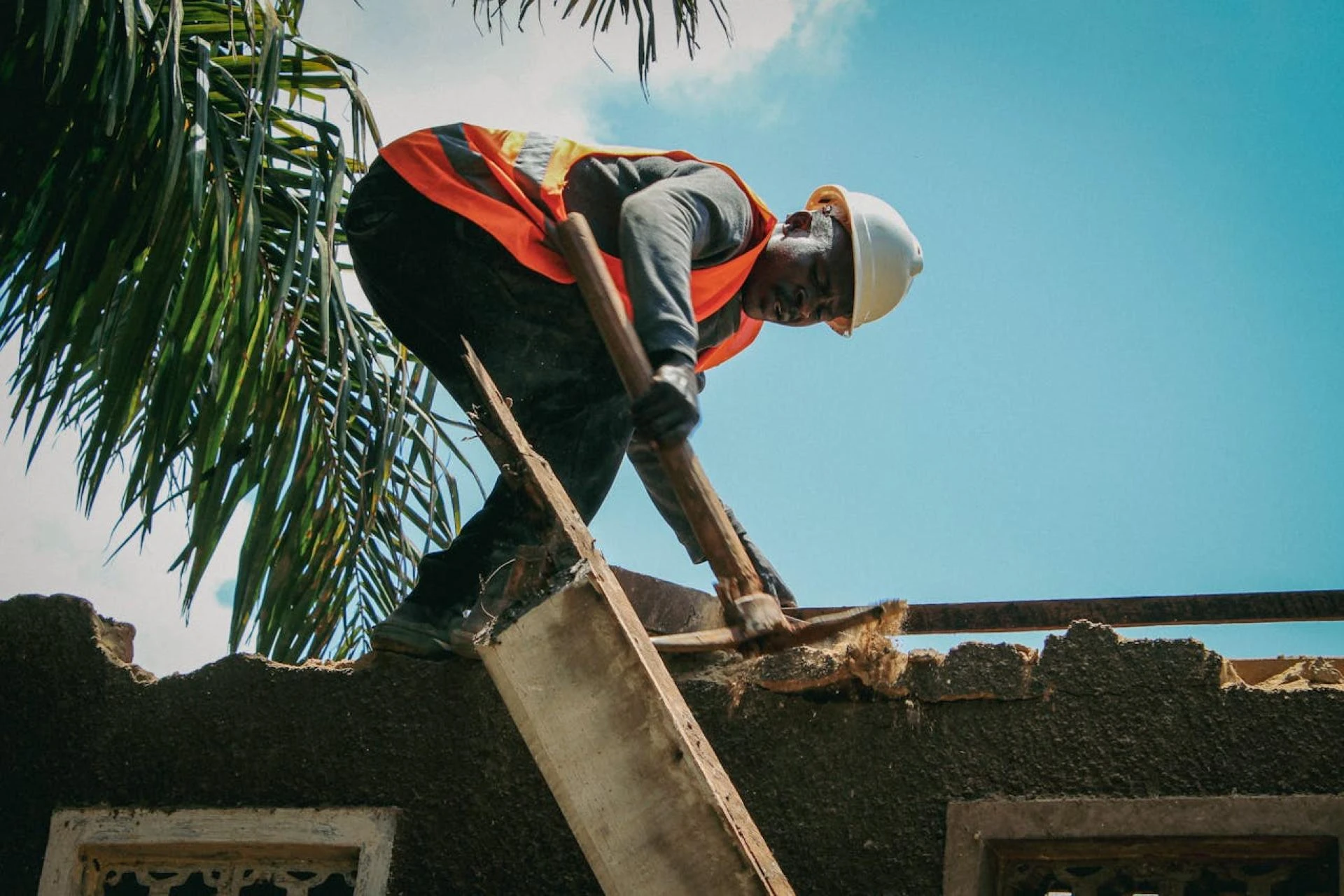 Roof Installation in Winter: How to Keep Your Home Safe and Warm