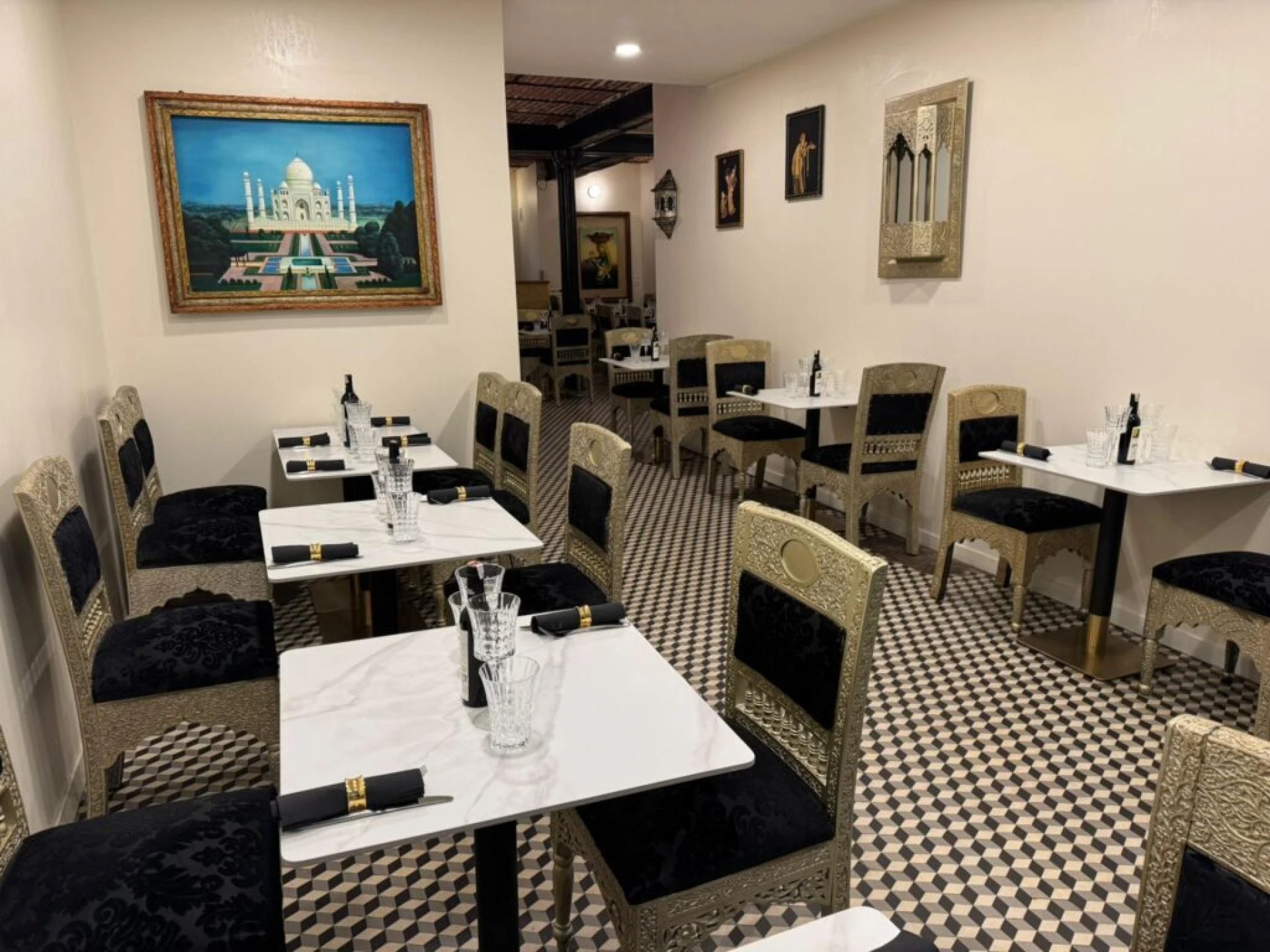 Découvrez l’Excellence Culinaire Indienne : Du Menu Traditionnel à la Table Raffinée