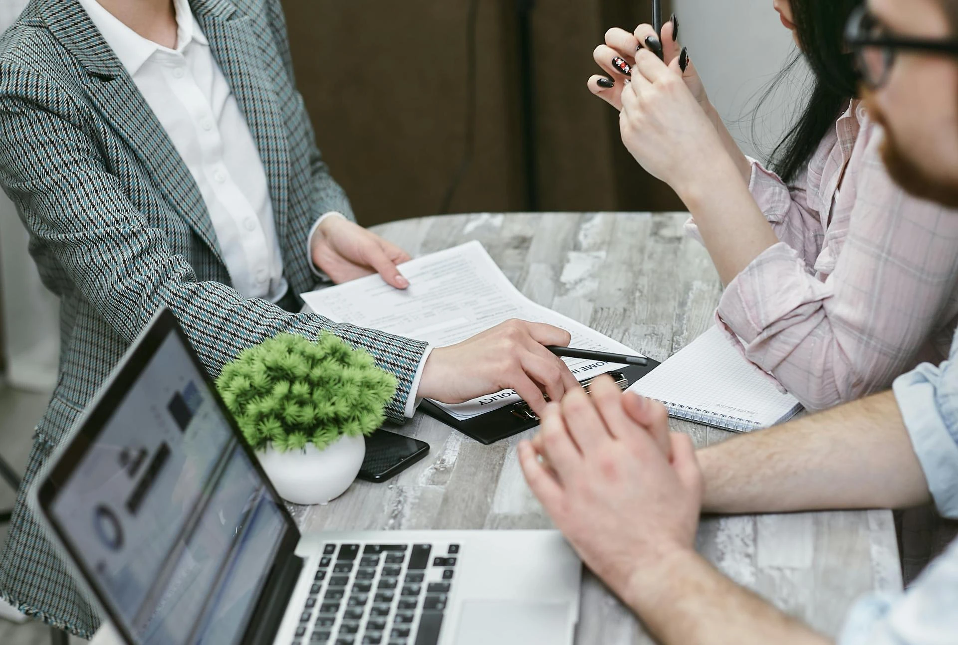 Benefits of Hiring a Mortgage Broker in Kitchener for Your First Home