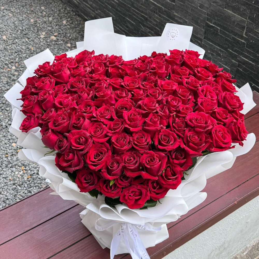 Blooming Vibes Only: The Flower Love’s Fresh Take on Gifting in Dubai