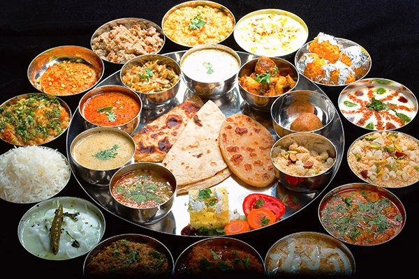 Why Delhi’s Bustling Streets Serve the Best Food Experiences