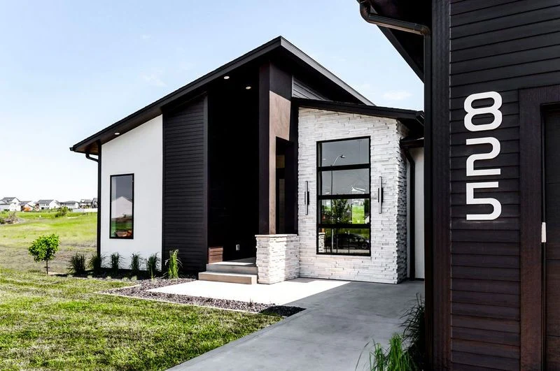 Why a Personalized Address Sign Can Transform Your Home’s Exterior