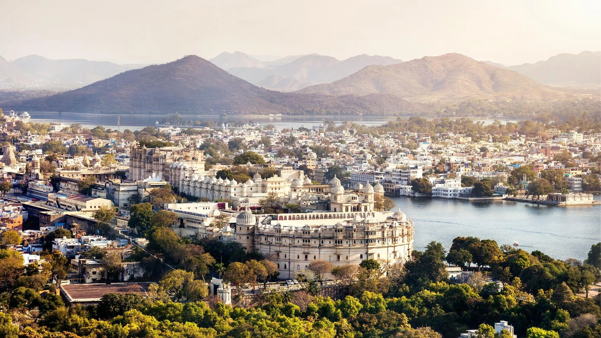 Udaipur Accommodation Guide: Best Places to Stay for Luxury, Mid-Range, and Budget Travelers