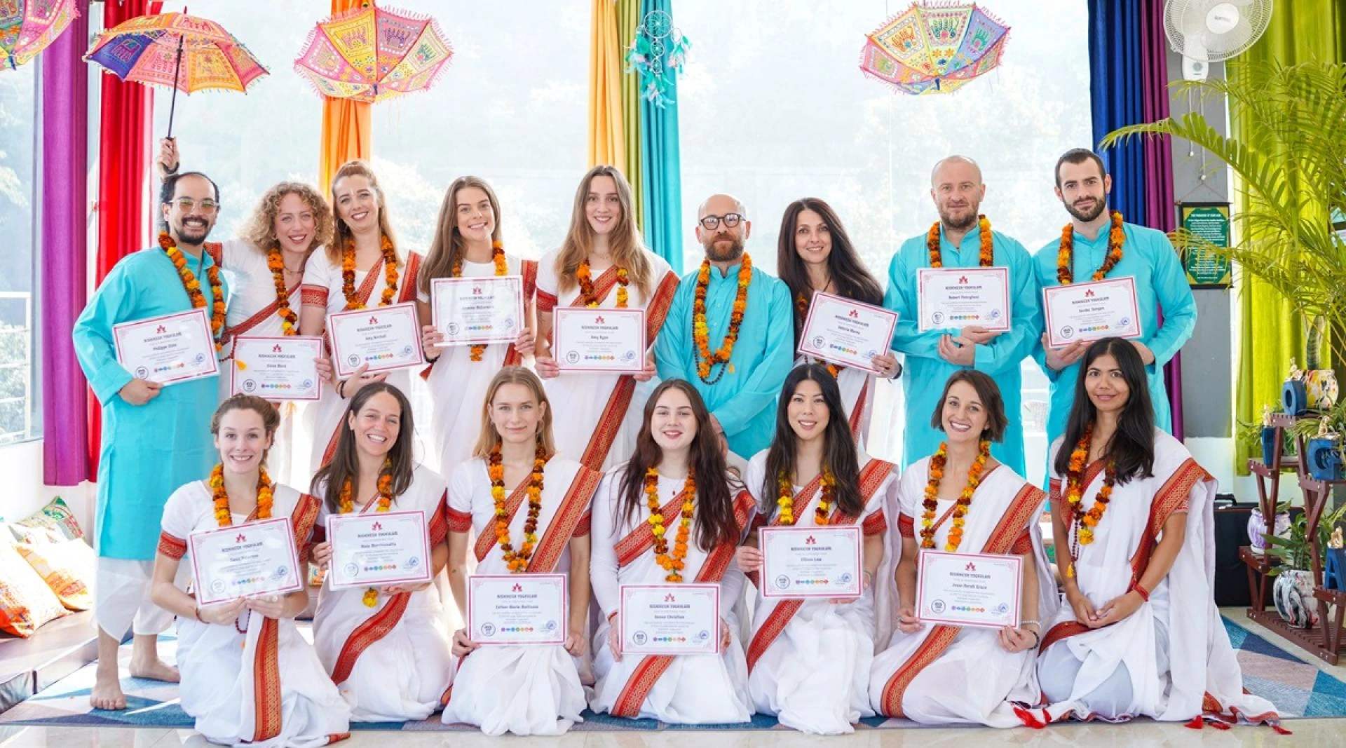 Top 10 Motivi per Scegliere un Corso di Formazione Online per Insegnanti di Yoga di 200 ore in Italia
