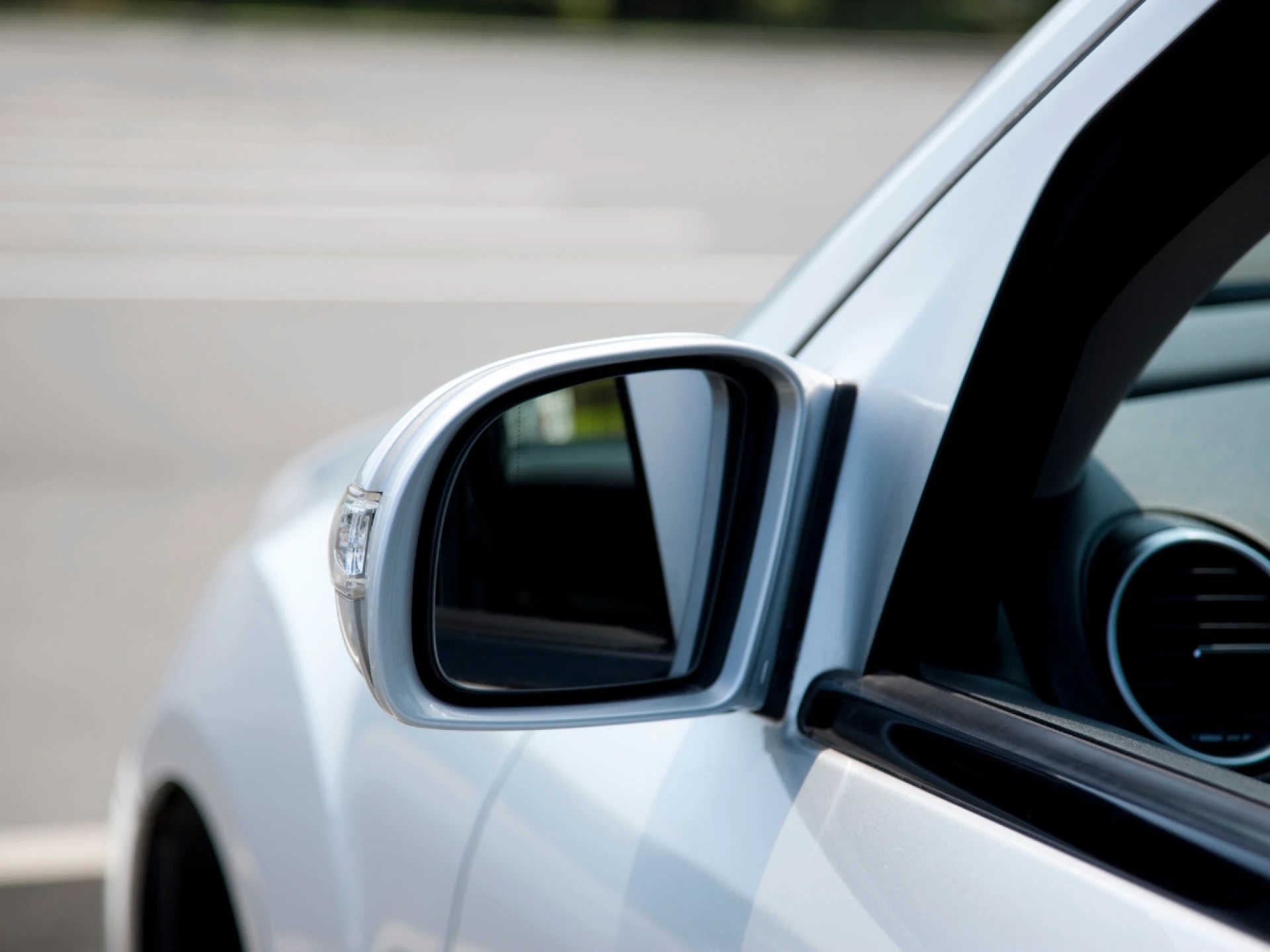 Car Side Mirror Glass Replacement: Common Causes, Solutions, and Benefits