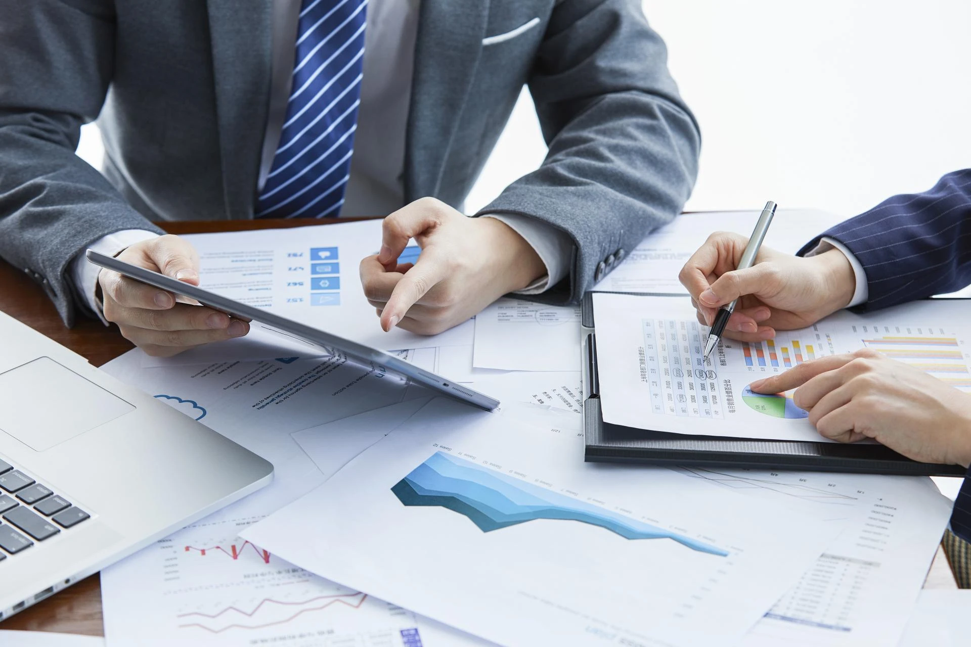 How Virtual CFOs Can Cut Month-End Closure Time by 50%