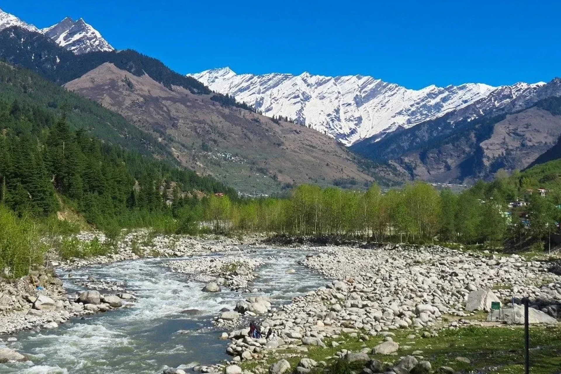 Delhi to Manali Volvo Package Including Sightseeing & Hotel Stay
