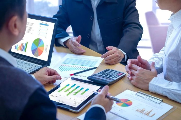 How Business and Management Courses Align with Dubai’s Job Market