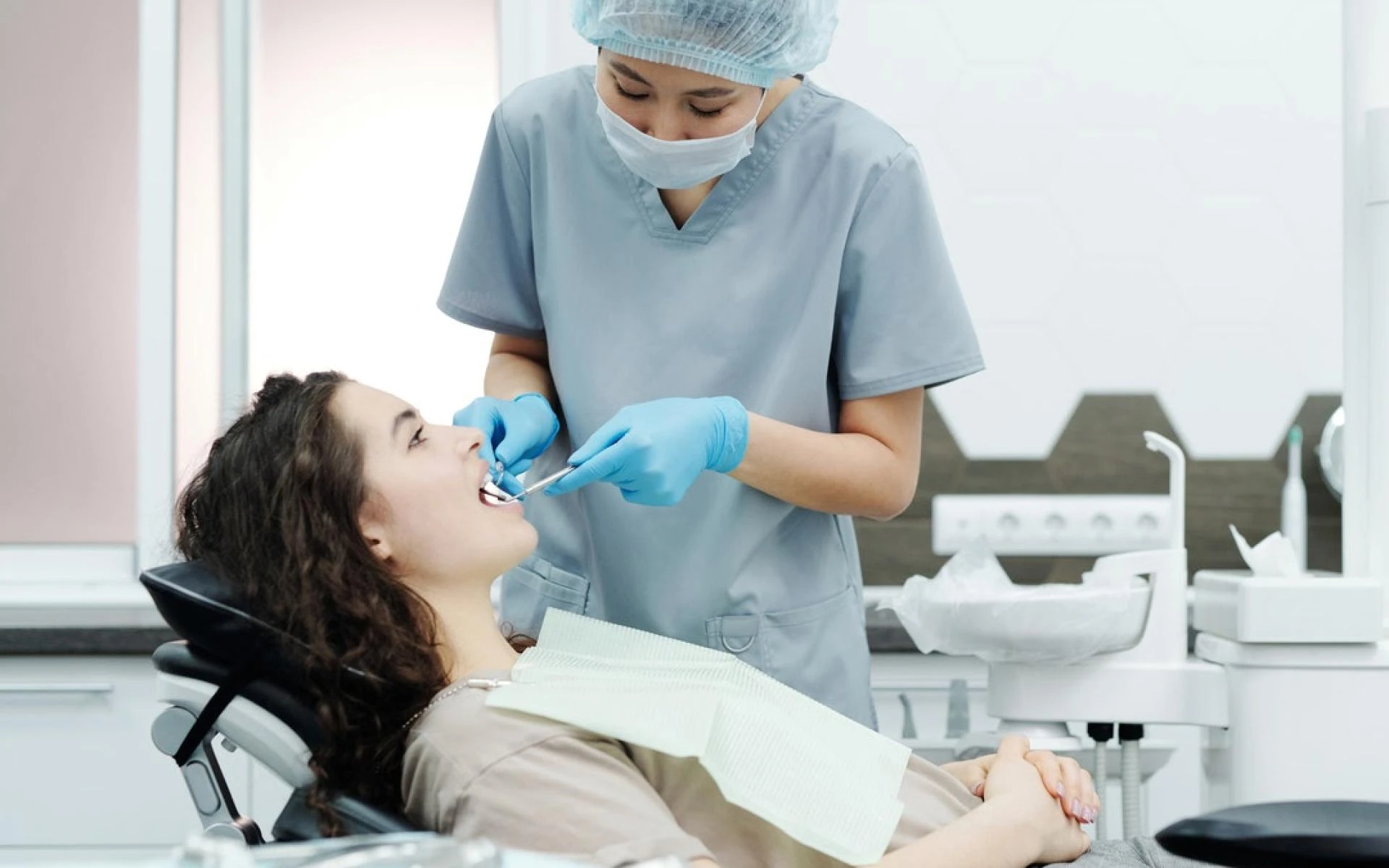 Cost of Dental Implants in Turkey vs UK: Why More British Patients Choose Antalya