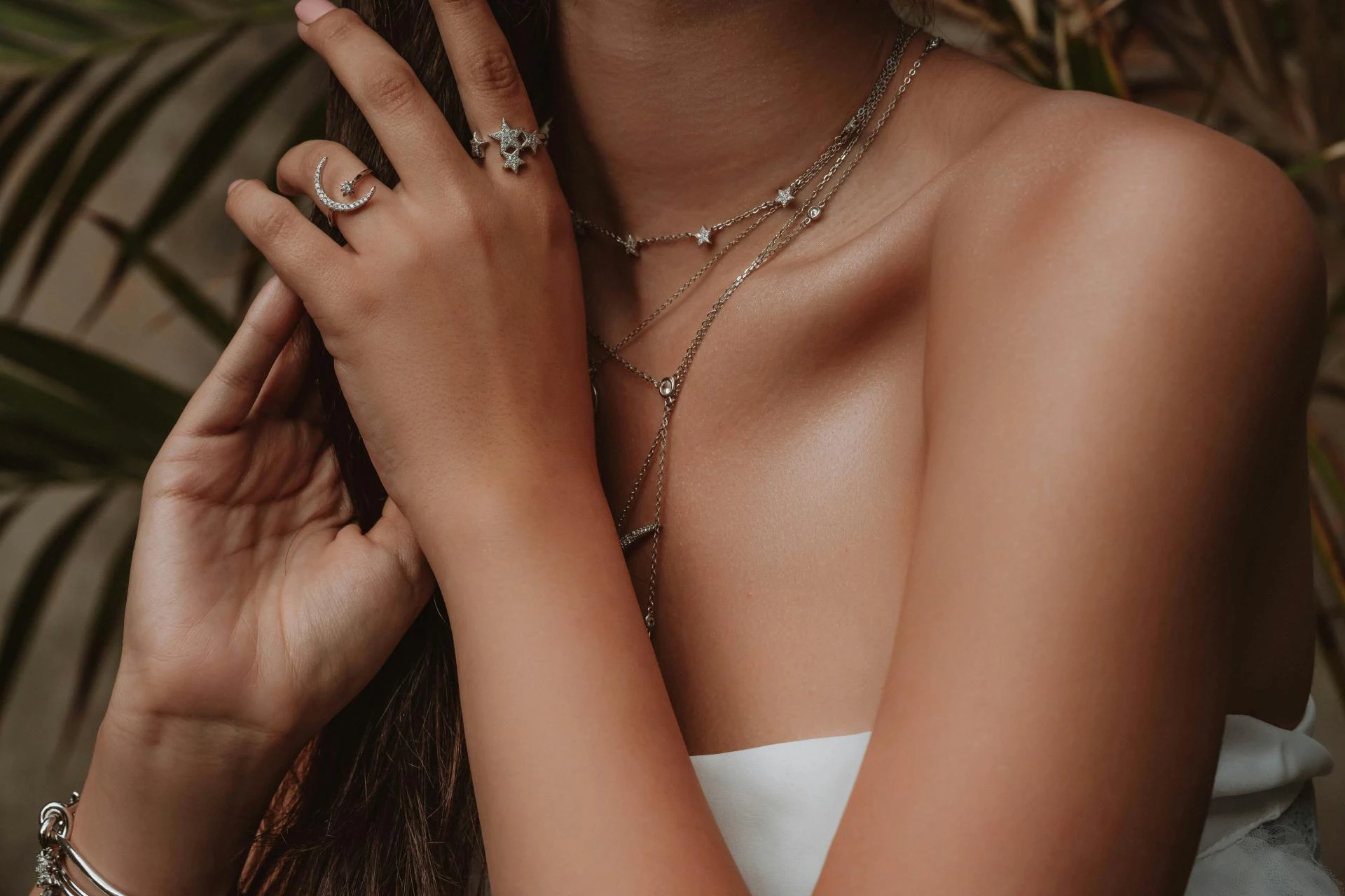10 Types of Necklaces Every Woman Should Own