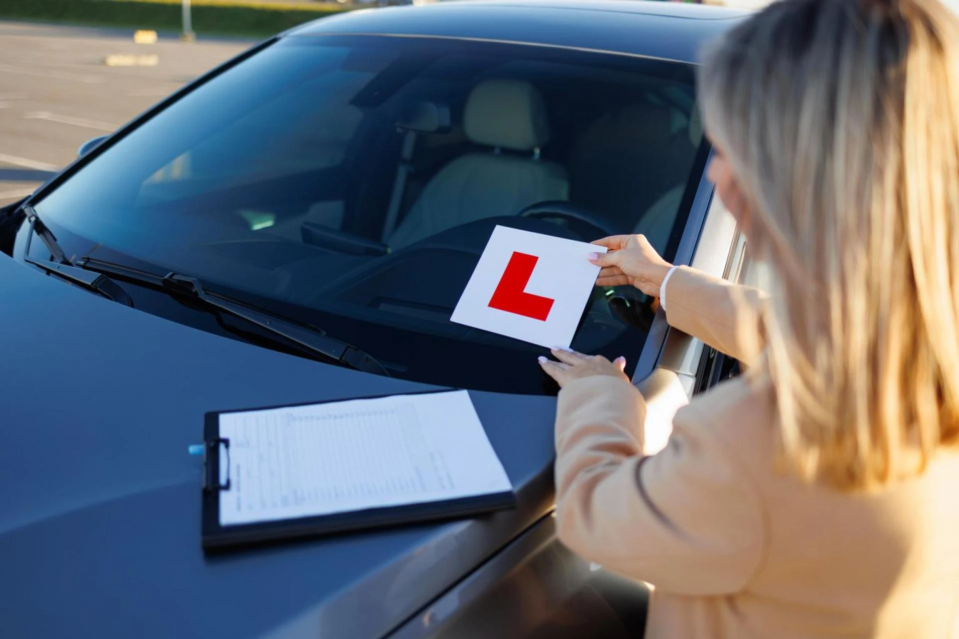 Why Choose an Automatic Driving School in Glasgow Instead of Manual Lessons?