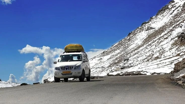 Travel Easily with Taxi Service for Darjeeling, Sikkim and Bagdogra Routes