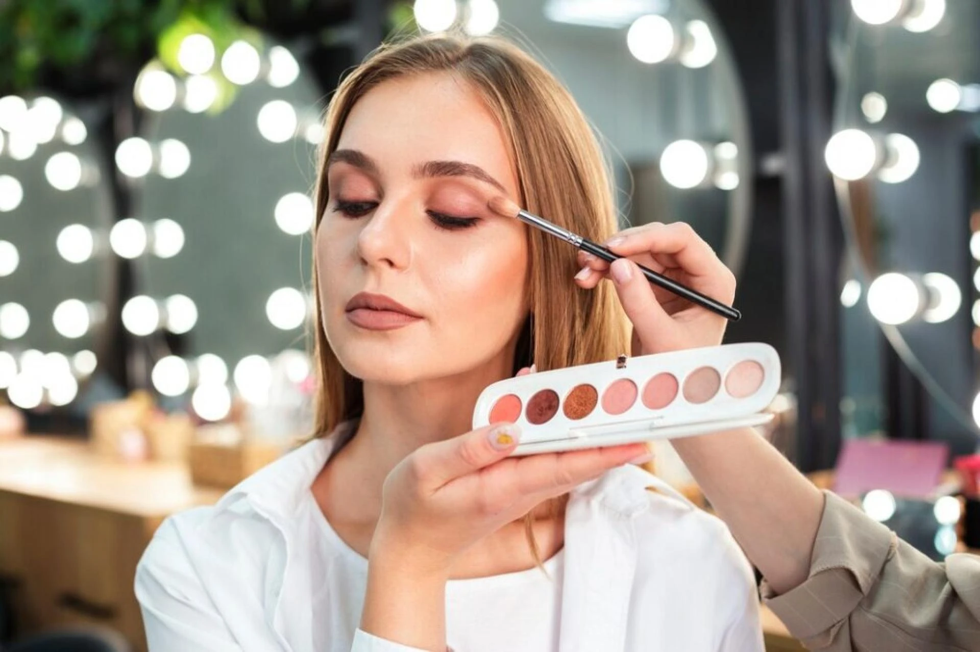 Top Makeup Classes in Surat for Beginners & Professionals