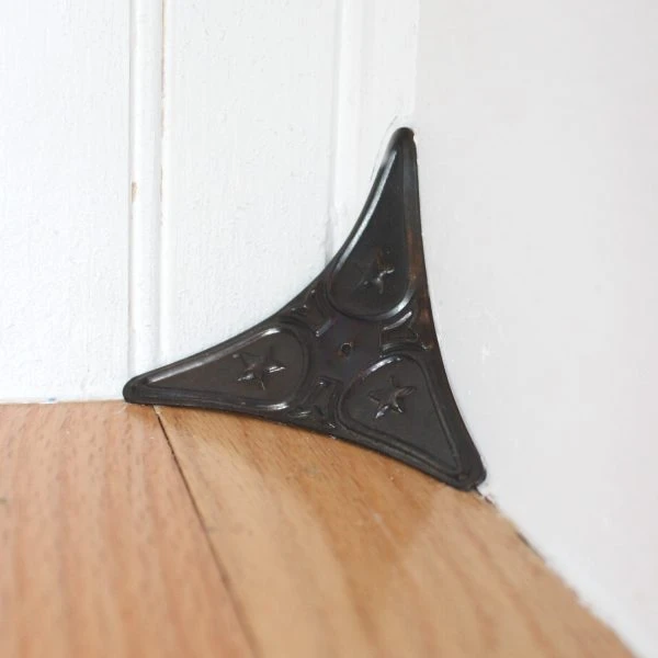 The Hidden Charm of Dust Corners