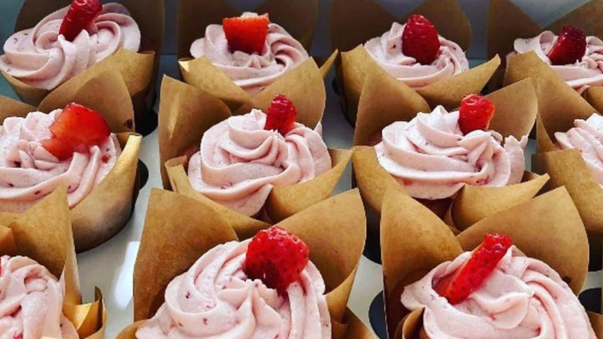 Missing Home? Why College Dessert Delivery is a Hug in a Box