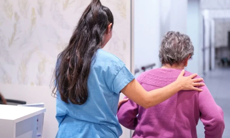 Top Benefits of Choosing Nursing Services in Indirapuram for Home Care