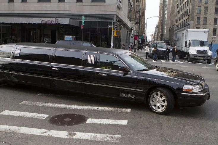 Best Party Bus Service Toronto for Luxury Party Experience