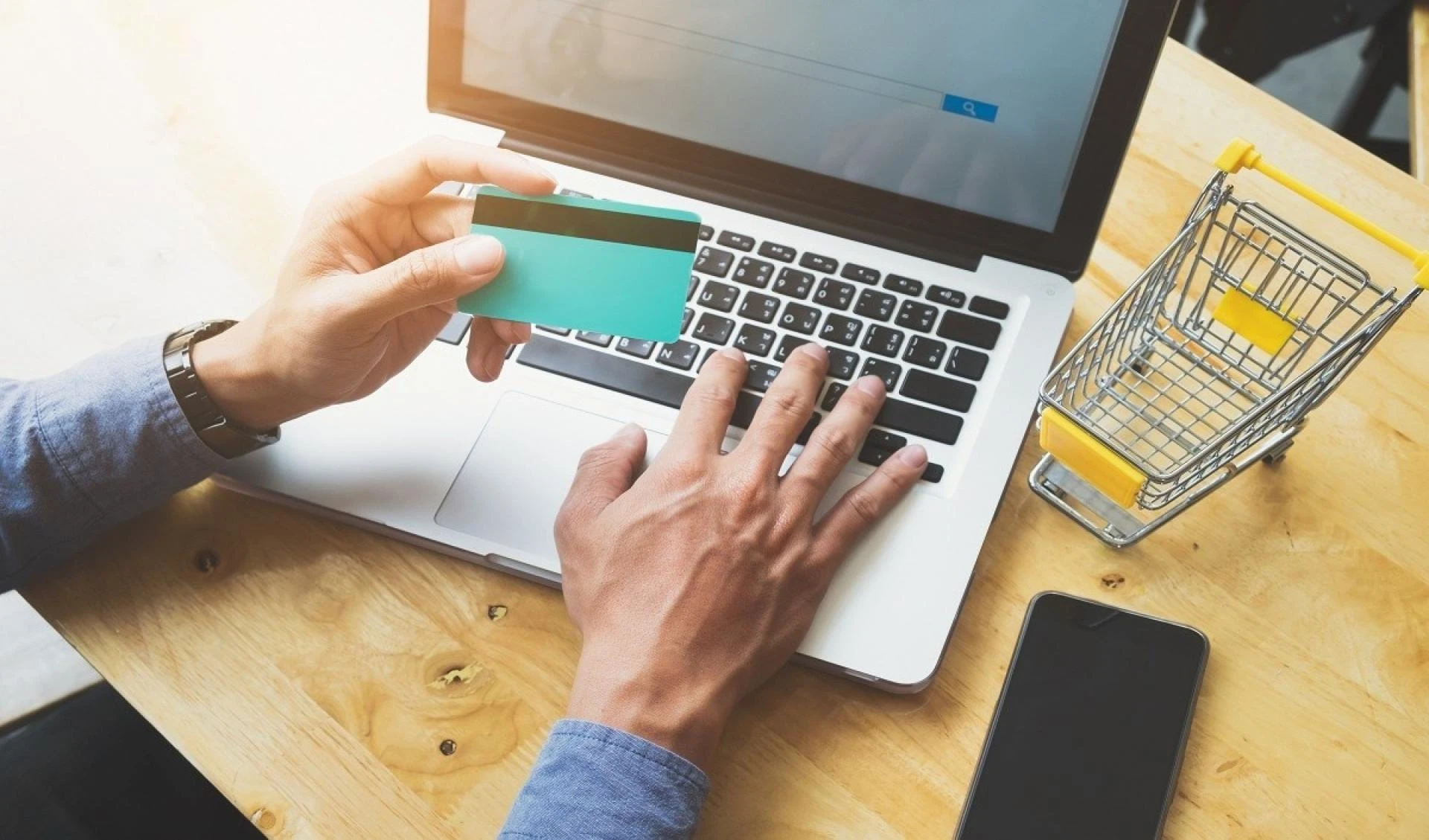 https://indian-retailer.s3.ap-south-1.amazonaws.com/s3fs-public/2024-04/business-online-shopping-sale-concept.jpg